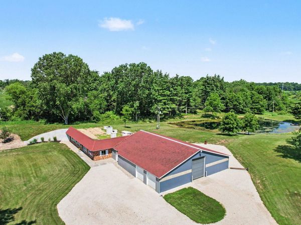 57 N Mason, Vermontville, MI 49096