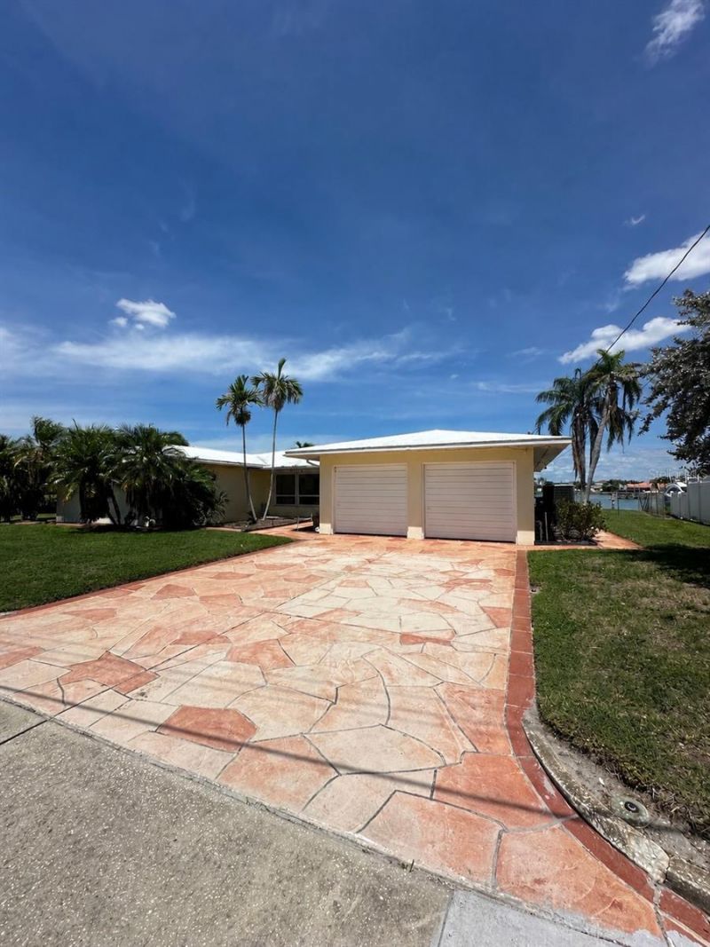 732 Pruitt Drive , Saint Petersburg, FL 33708 Main Photo