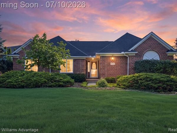 9722 Sunnywood Trail, Green Oak Twp, MI 48178