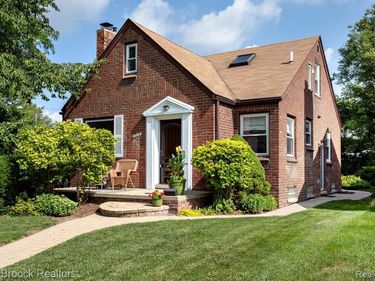 10564 Lasalle Boulevard, Huntington Woods, MI 48070