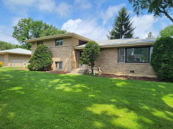 1030 W Kenilworth Avenue, Palatine, IL 60067