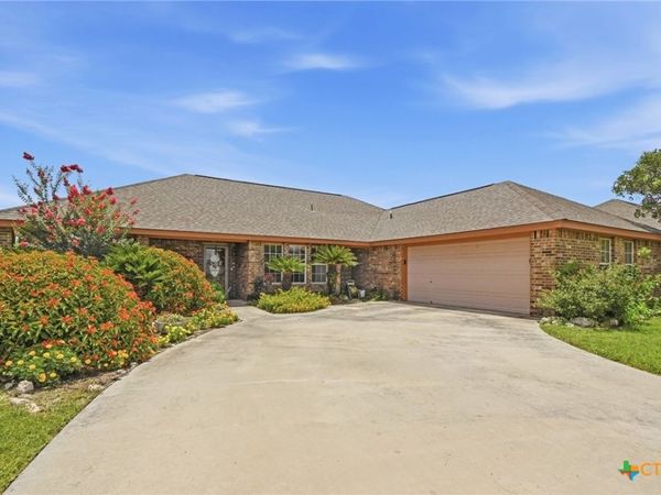 145 Castlewood Drive , Seguin, TX 78155