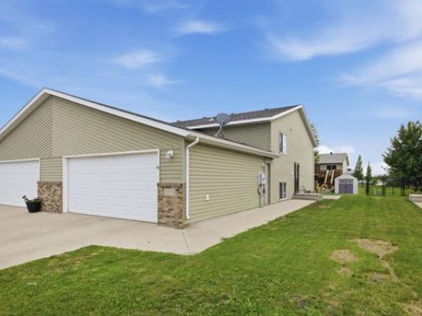 5270 49th Avenue S, Fargo, ND 58104
