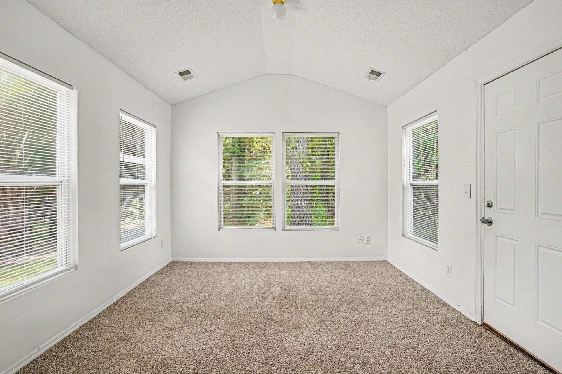 396 Bellegrove Dr.  Photo 13