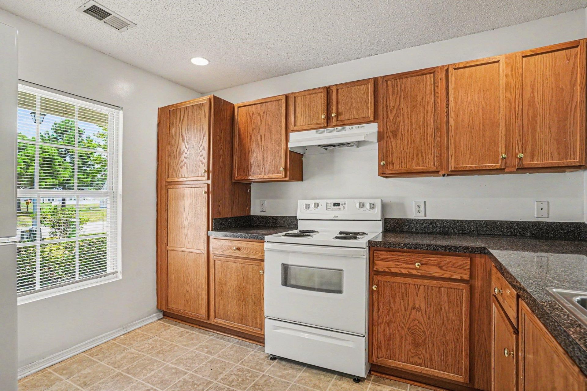 396 Bellegrove Dr.  Photo 7