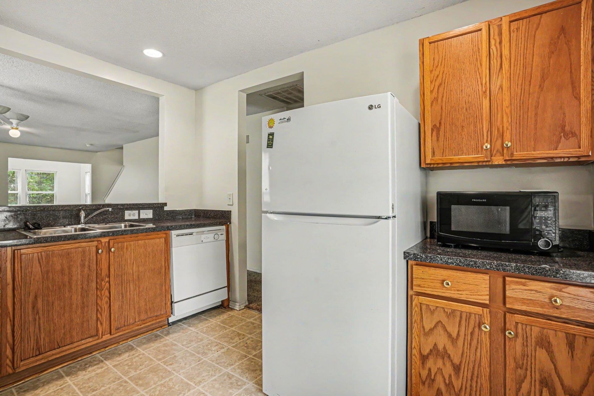 396 Bellegrove Dr.  Photo 8