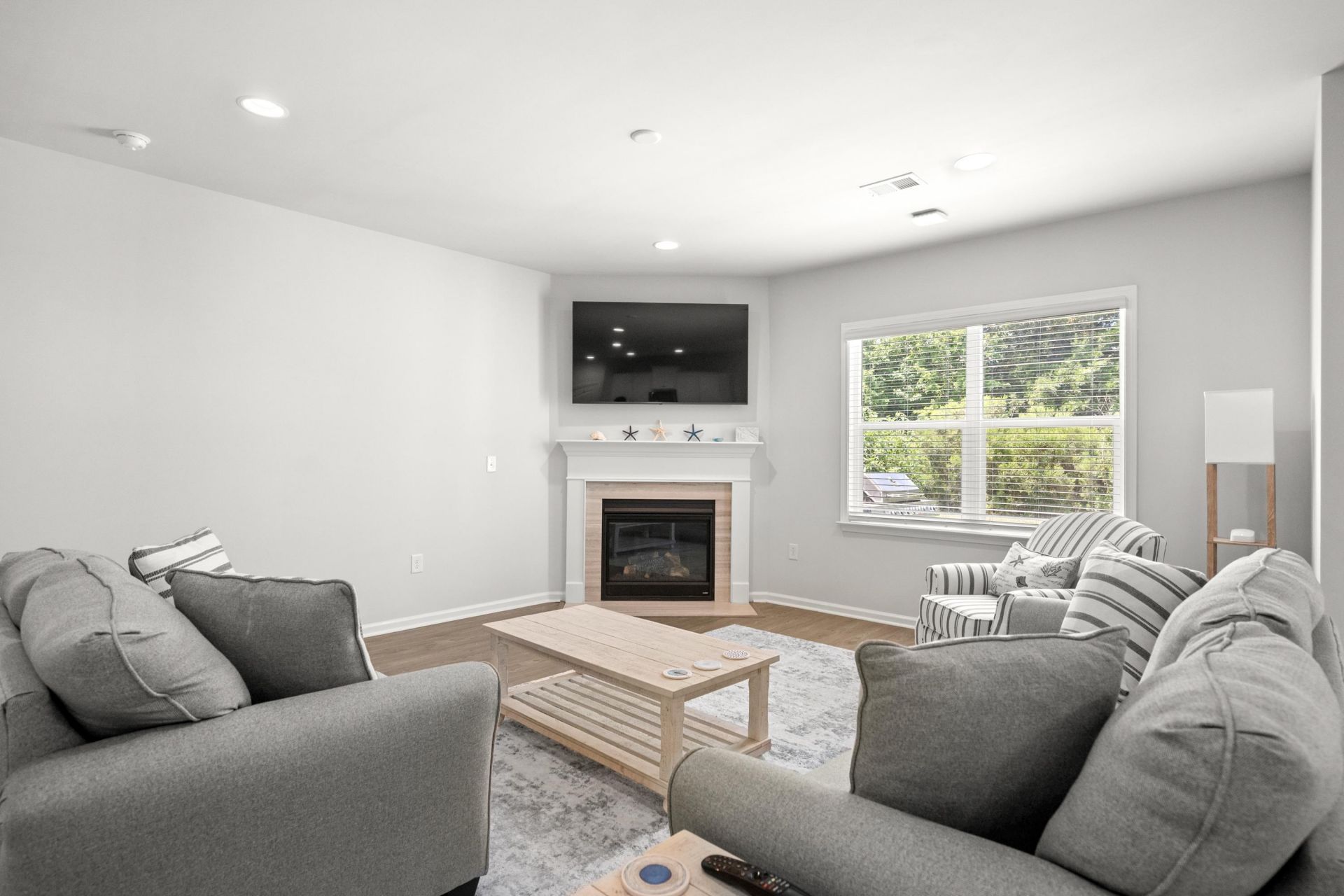 2626 Ellesmere Circle  Photo 12