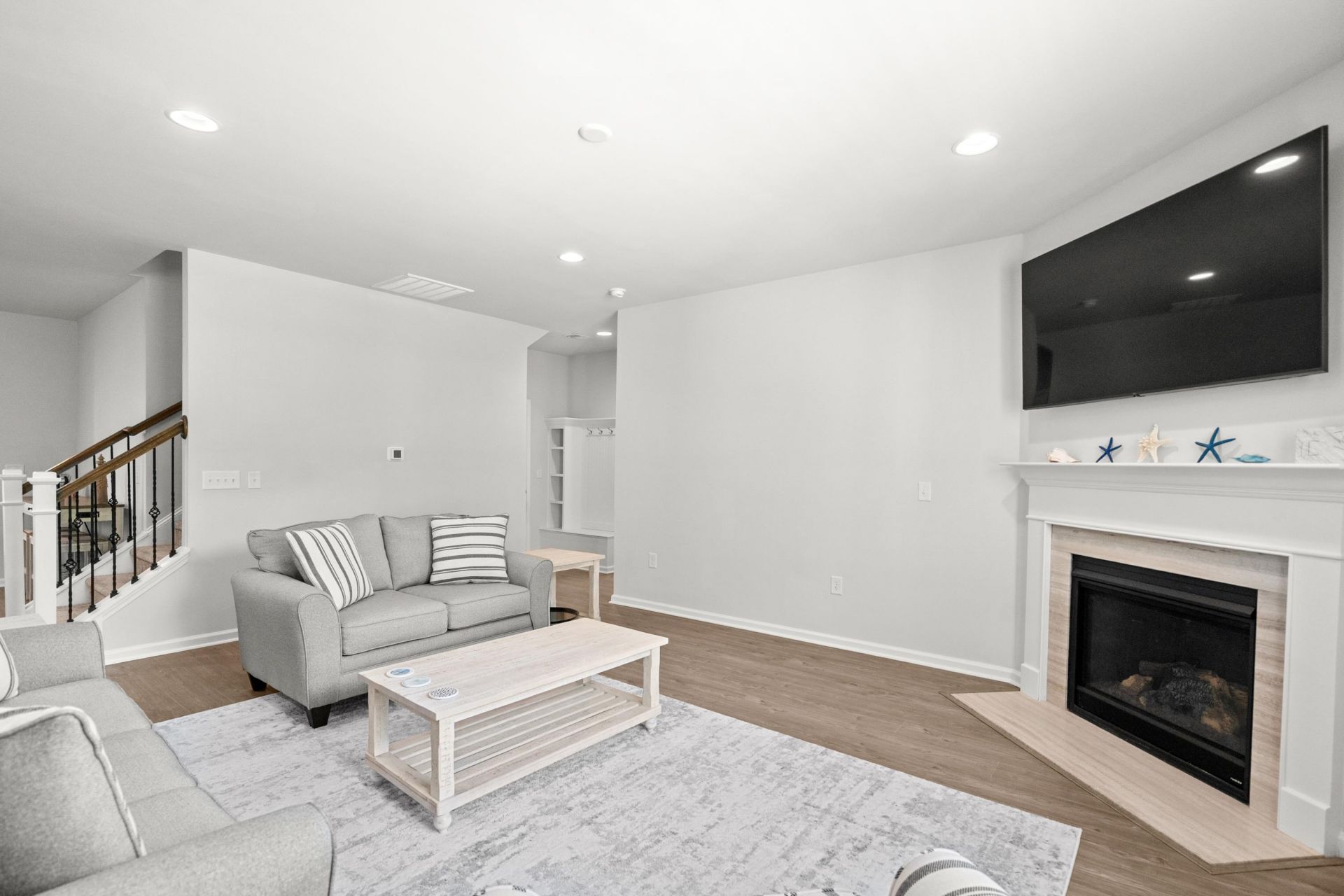 2626 Ellesmere Circle  Photo 13