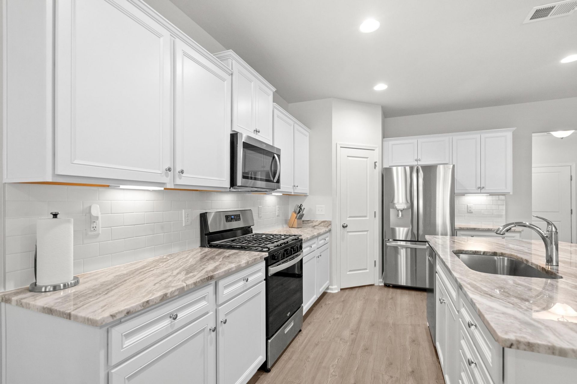 2626 Ellesmere Circle  Photo 20