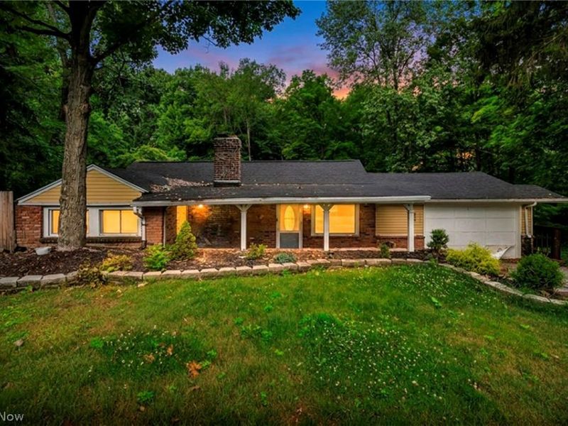 7218 Grove Avenue, Oakwood Village, OH 44146 Photo 2