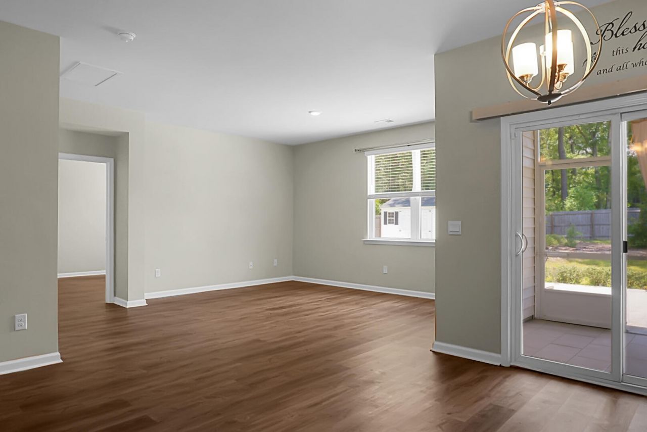 335 Spruce Ivy Street Photo 13
