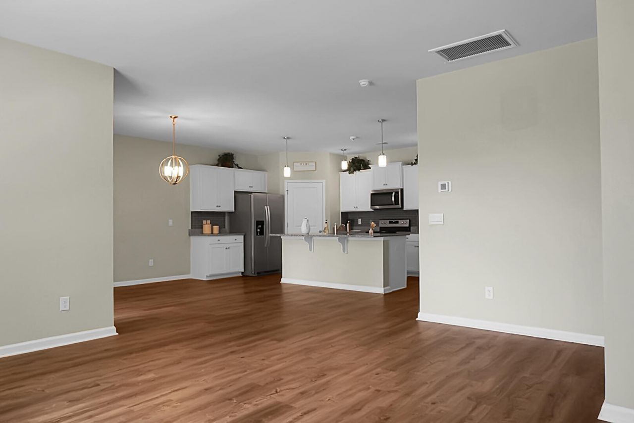335 Spruce Ivy Street Photo 14