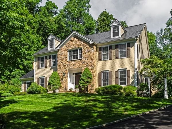 3 Connet Ln, Mendham, NJ 07945