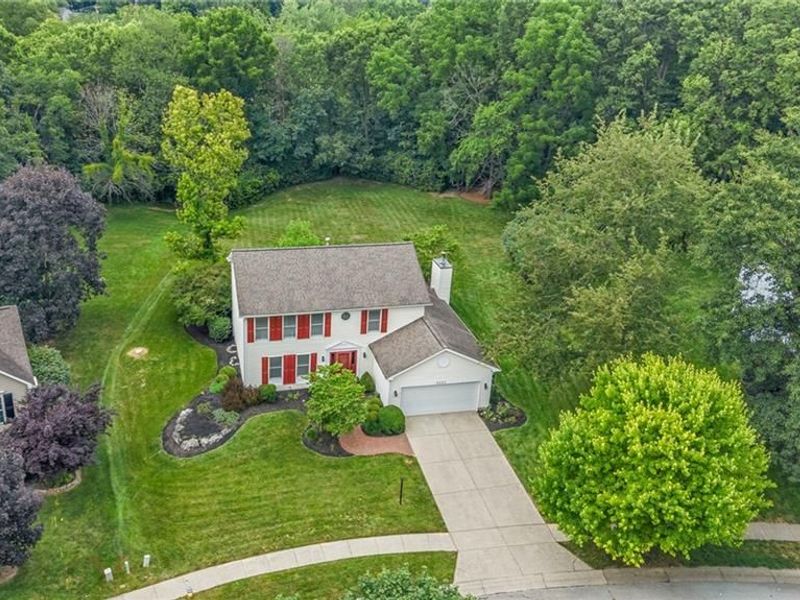 2205 Ivy Crest Drive, Bellbrook, OH 45305 Photo 2