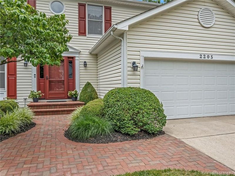 2205 Ivy Crest Drive, Bellbrook, OH 45305 Photo 3
