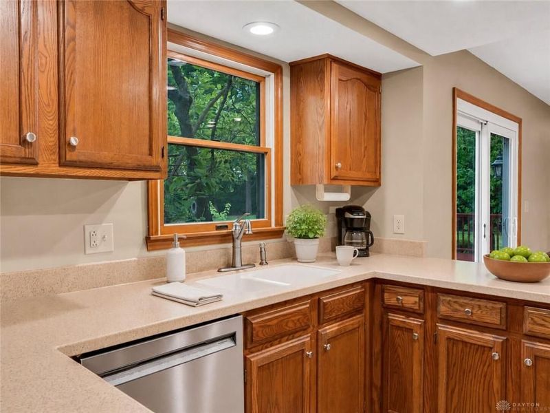 2205 Ivy Crest Drive, Bellbrook, OH 45305 Photo 8
