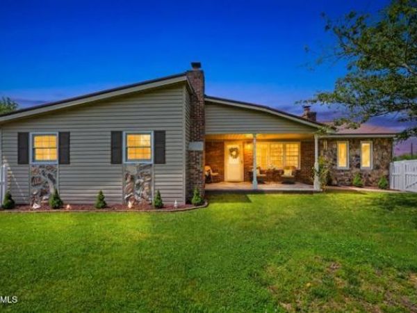 126 Fletcher Drive, Castlewood, VA 24224