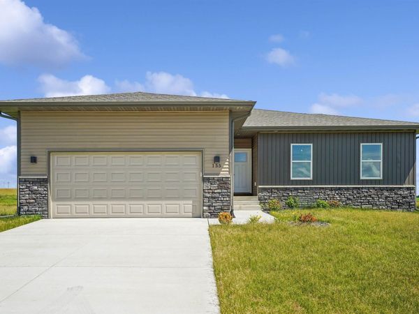 155 Paradise Blvd Boulevard, Waterloo, IA 50701