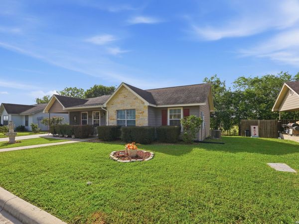 529 Guerra Ln, Gonzales, TX 78629