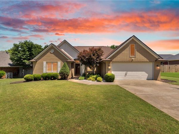 4374 W Sandingham Street, Fayetteville, AR 72704