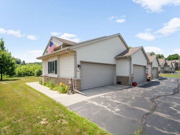 951 Spring Ct, Newburg, WI 53095