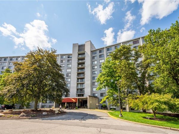 1160 Bower Hill Rd, Unit 700B, Mt. Lebanon, PA 15243