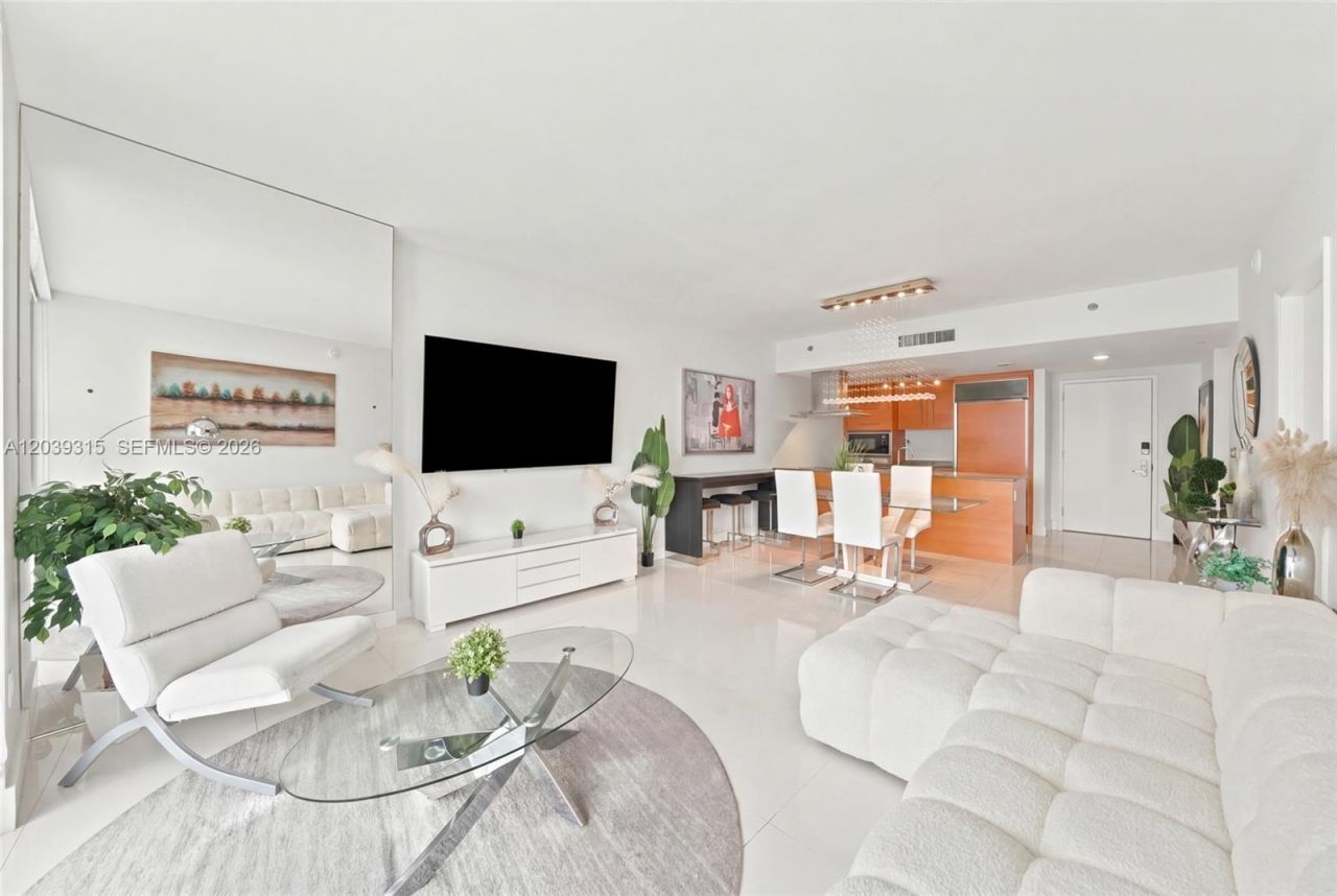 485 Brickell Ave , Unit 3707, Miami, FL 33131 Photo