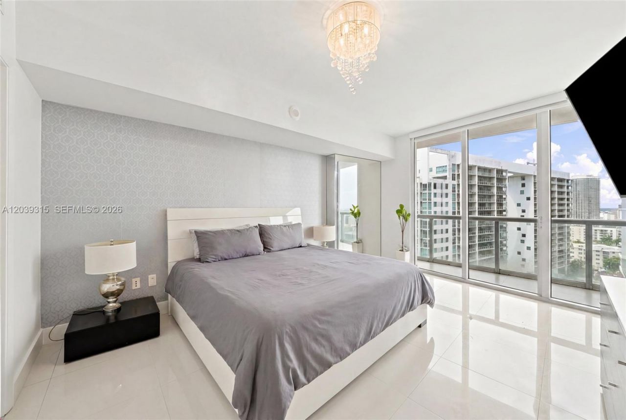 485 Brickell Ave , Unit 3707, Miami, FL 33131 Photo