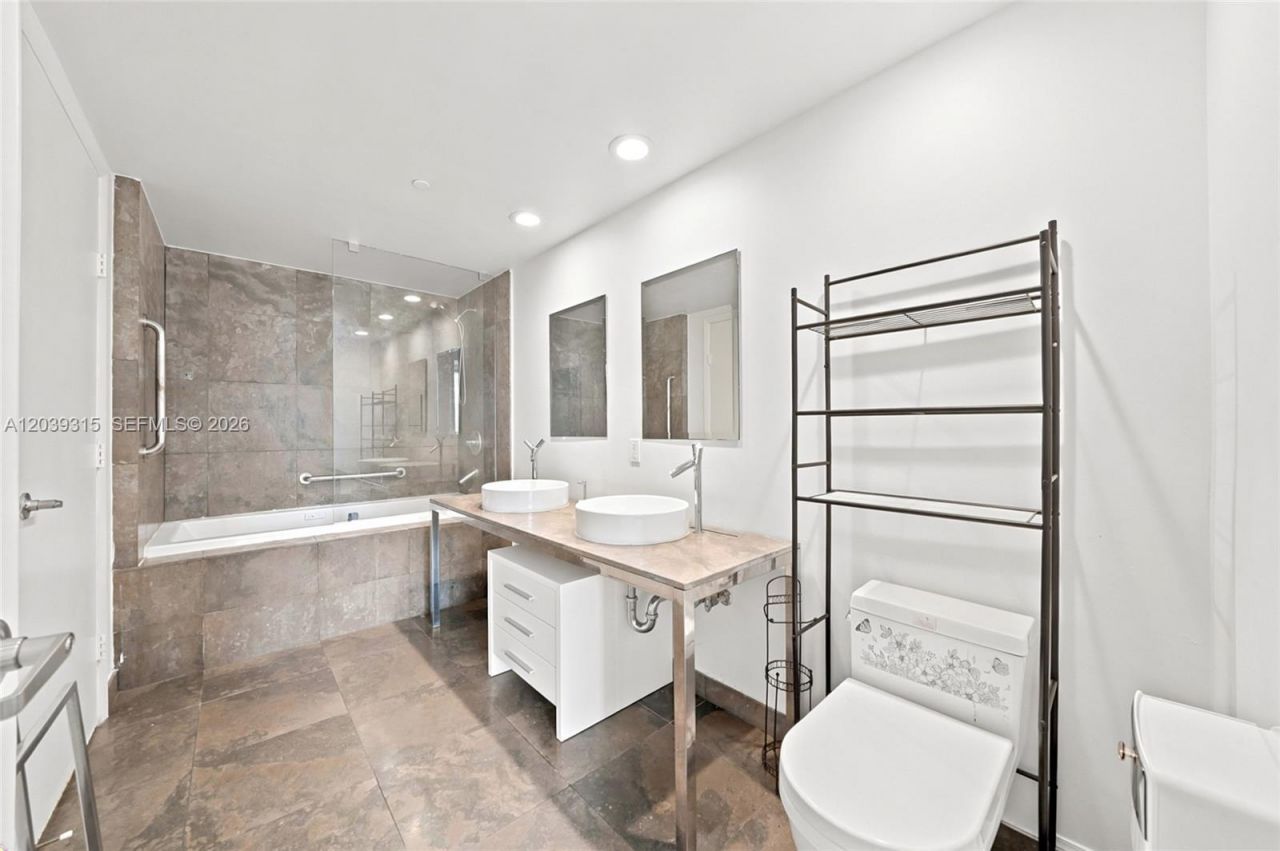 485 Brickell Ave , Unit 3707, Miami, FL 33131 Photo