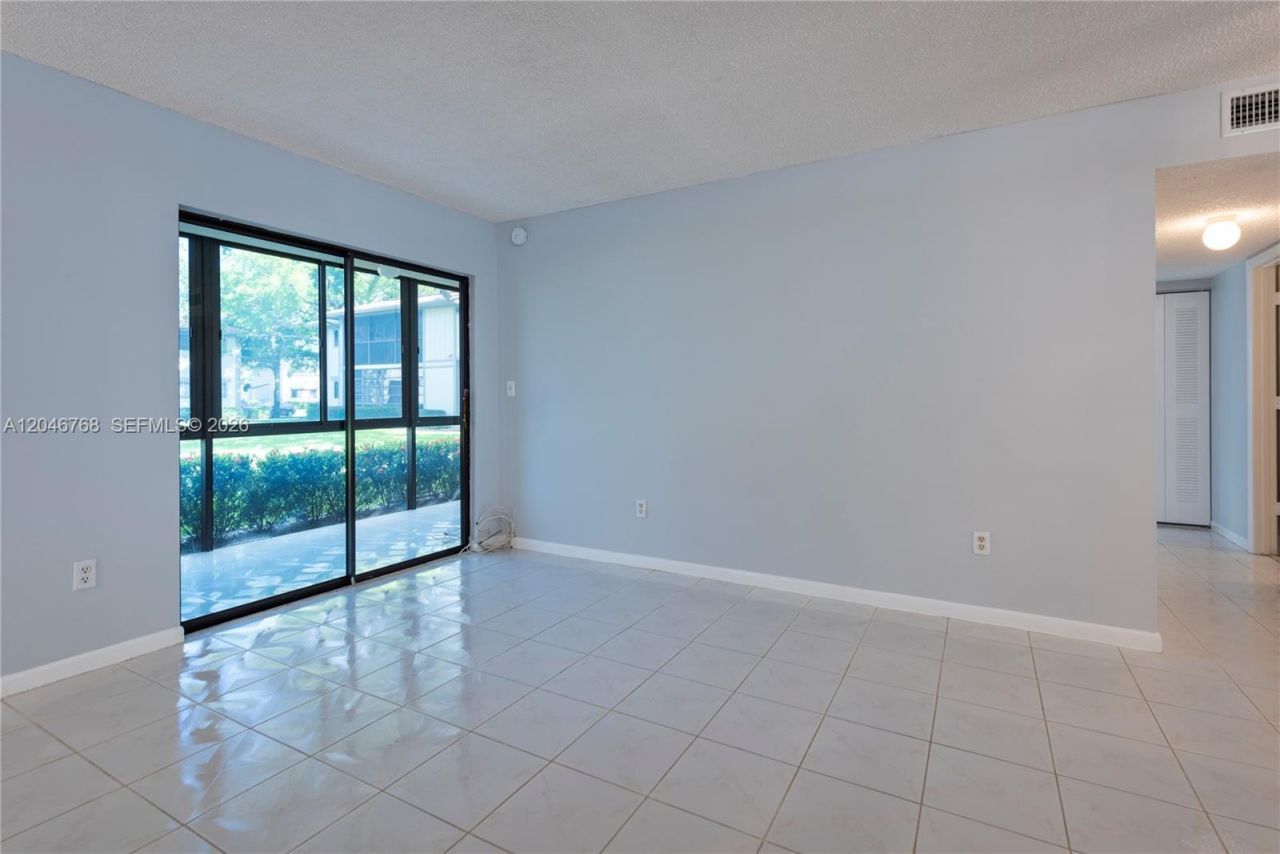 10789 W Clairmont Cir , Unit 107, Tamarac, FL 33321 Photo