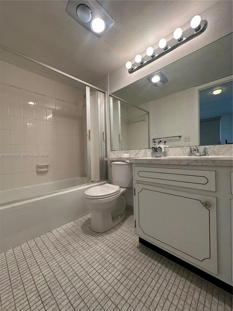 8940 S Hollybrook Blvd , Unit 201, Pembroke Pines, FL 33025 Photo