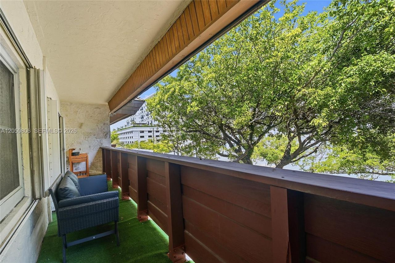 1205 Mariposa Ave, Unit 403, Coral Gables, FL 33146 Photo