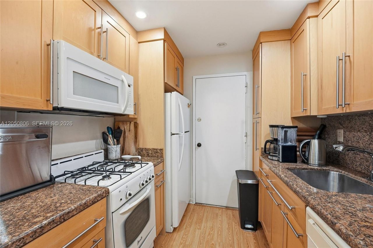 1205 Mariposa Ave, Unit 403, Coral Gables, FL 33146 Photo