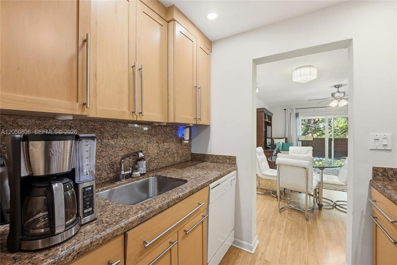 1205 Mariposa Ave, Unit 403, Coral Gables, FL 33146 Photo