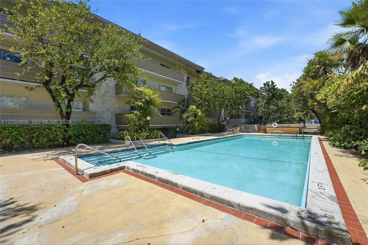 1205 Mariposa Ave, Unit 403, Coral Gables, FL 33146 Photo