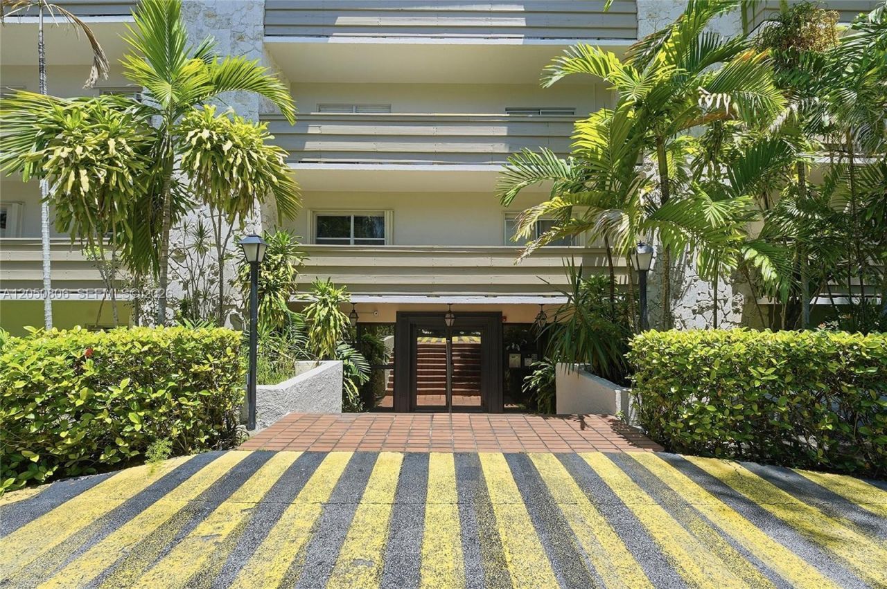 1205 Mariposa Ave, Unit 403, Coral Gables, FL 33146 Photo