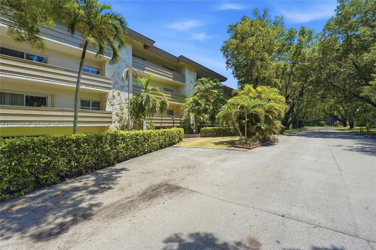 1205 Mariposa Ave, Unit 403, Coral Gables, FL 33146 Photo