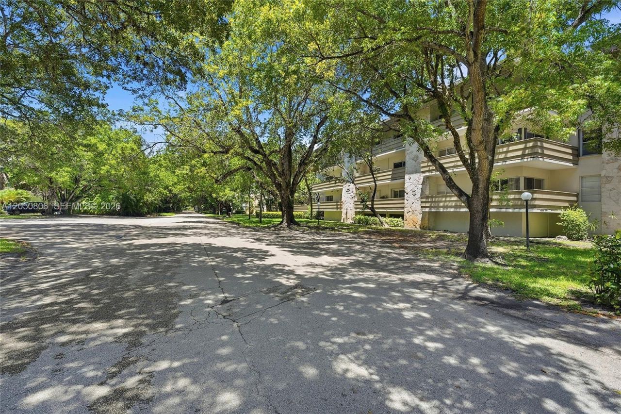1205 Mariposa Ave, Unit 403, Coral Gables, FL 33146 Photo