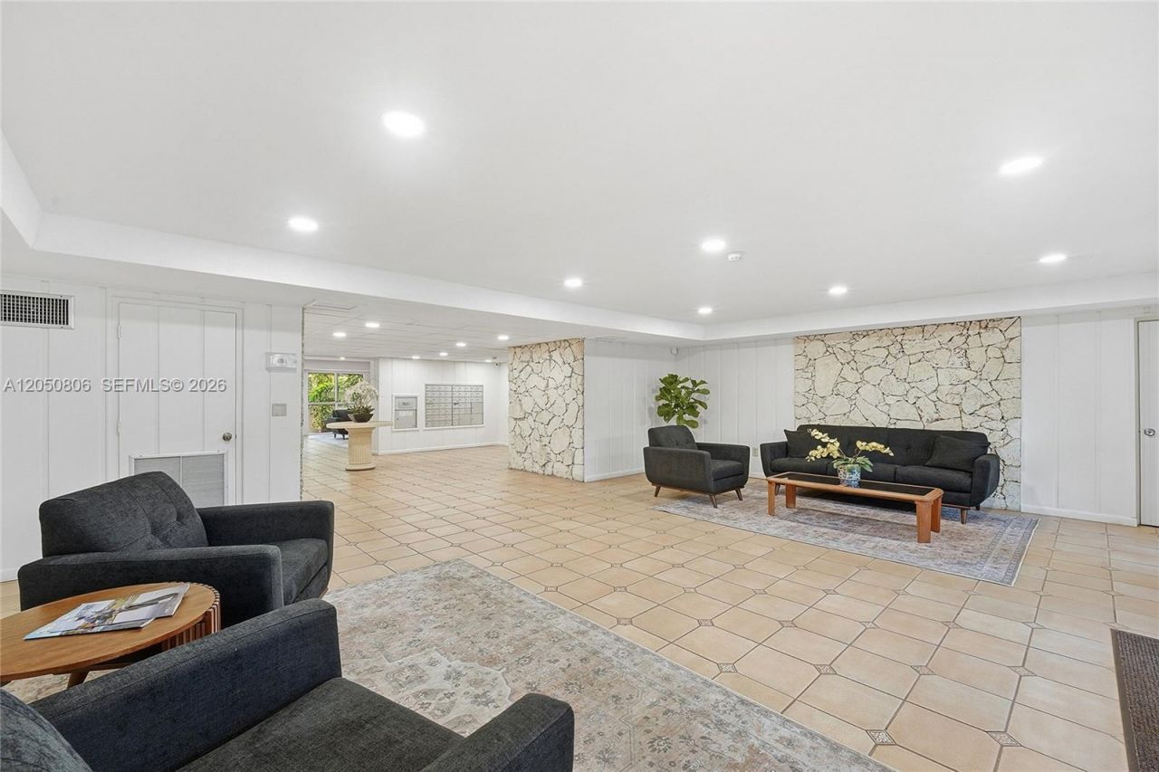 1205 Mariposa Ave, Unit 403, Coral Gables, FL 33146 Photo