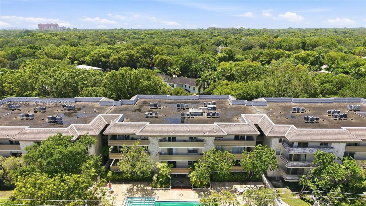 1205 Mariposa Ave, Unit 403, Coral Gables, FL 33146 Photo