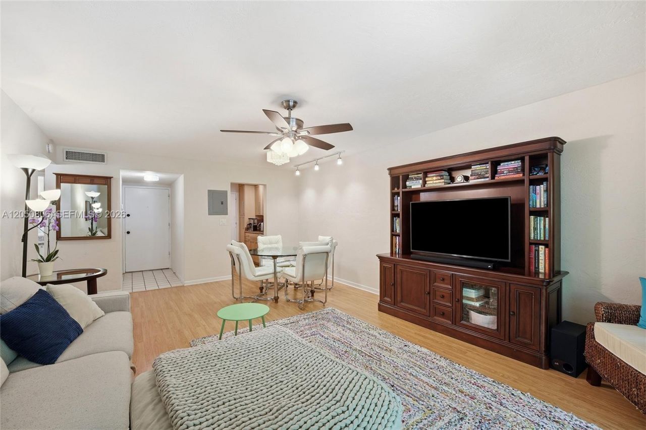 1205 Mariposa Ave, Unit 403, Coral Gables, FL 33146 Photo