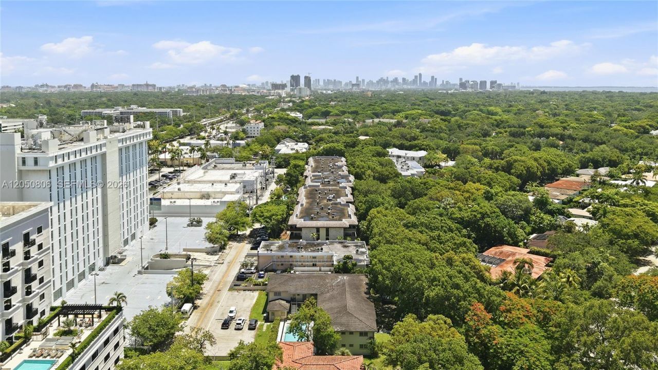 1205 Mariposa Ave, Unit 403, Coral Gables, FL 33146 Photo