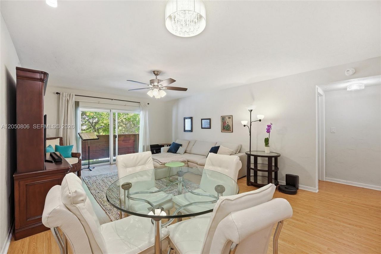 1205 Mariposa Ave, Unit 403, Coral Gables, FL 33146 Photo
