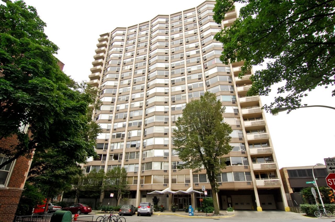 555 W Cornelia Avenue, Unit 209, Chicago, IL 60657 Main Photo