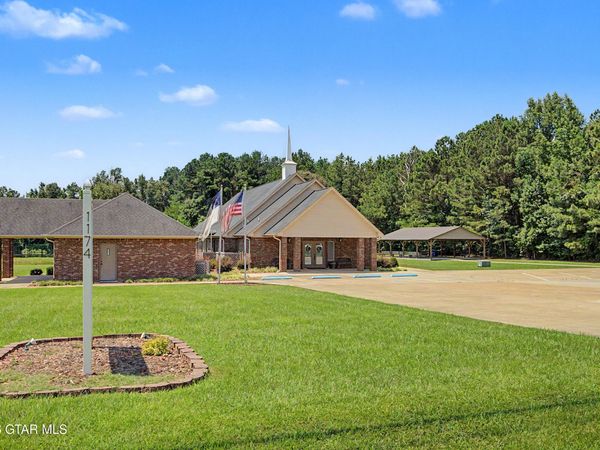 1174 Lone Oak Drive, West Point, MS 39773