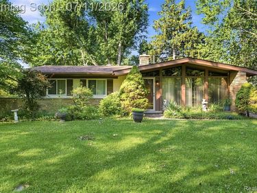 27679 Spring Arbor Drive, Southfield, MI 48076