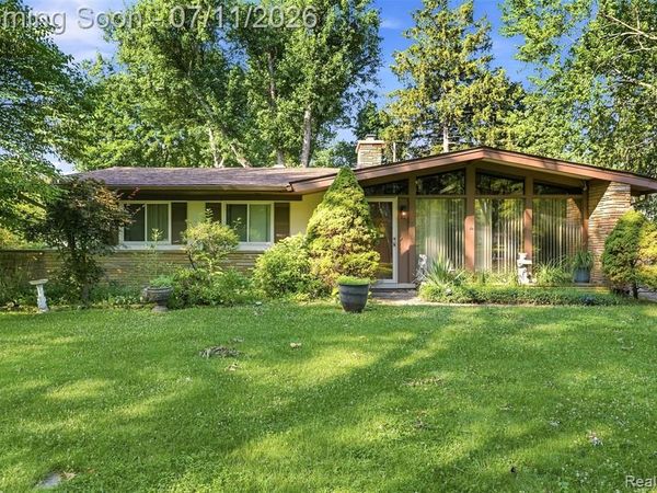 27679 Spring Arbor Drive, Southfield, MI 48076