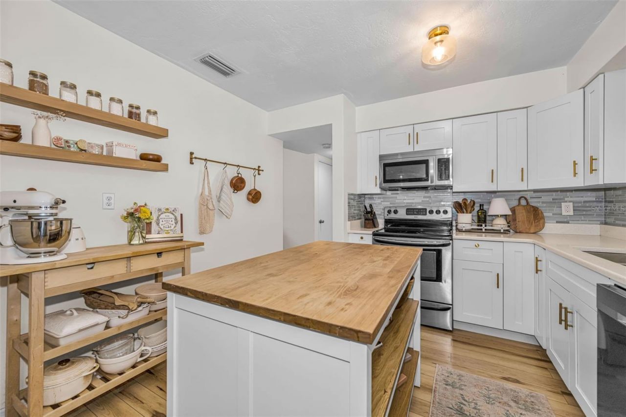 6710 32nd Avenue N, Saint Petersburg, FL 33710 Photo