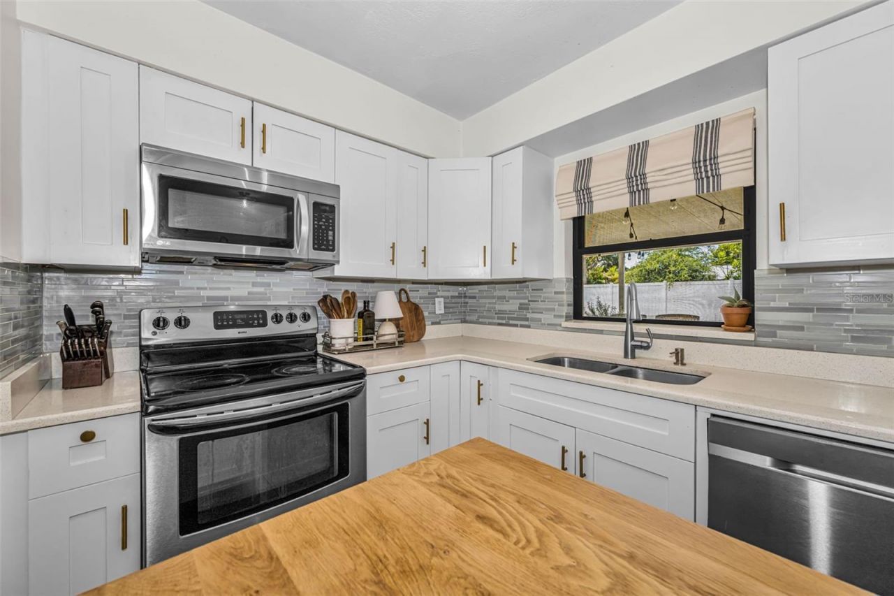 6710 32nd Avenue N, Saint Petersburg, FL 33710 Photo
