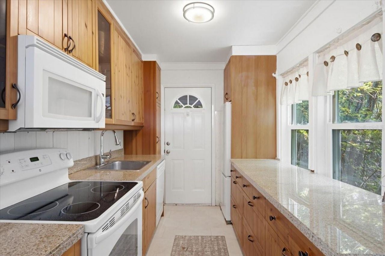 745 Alamanda Way S, Saint Petersburg, FL 33705 Photo